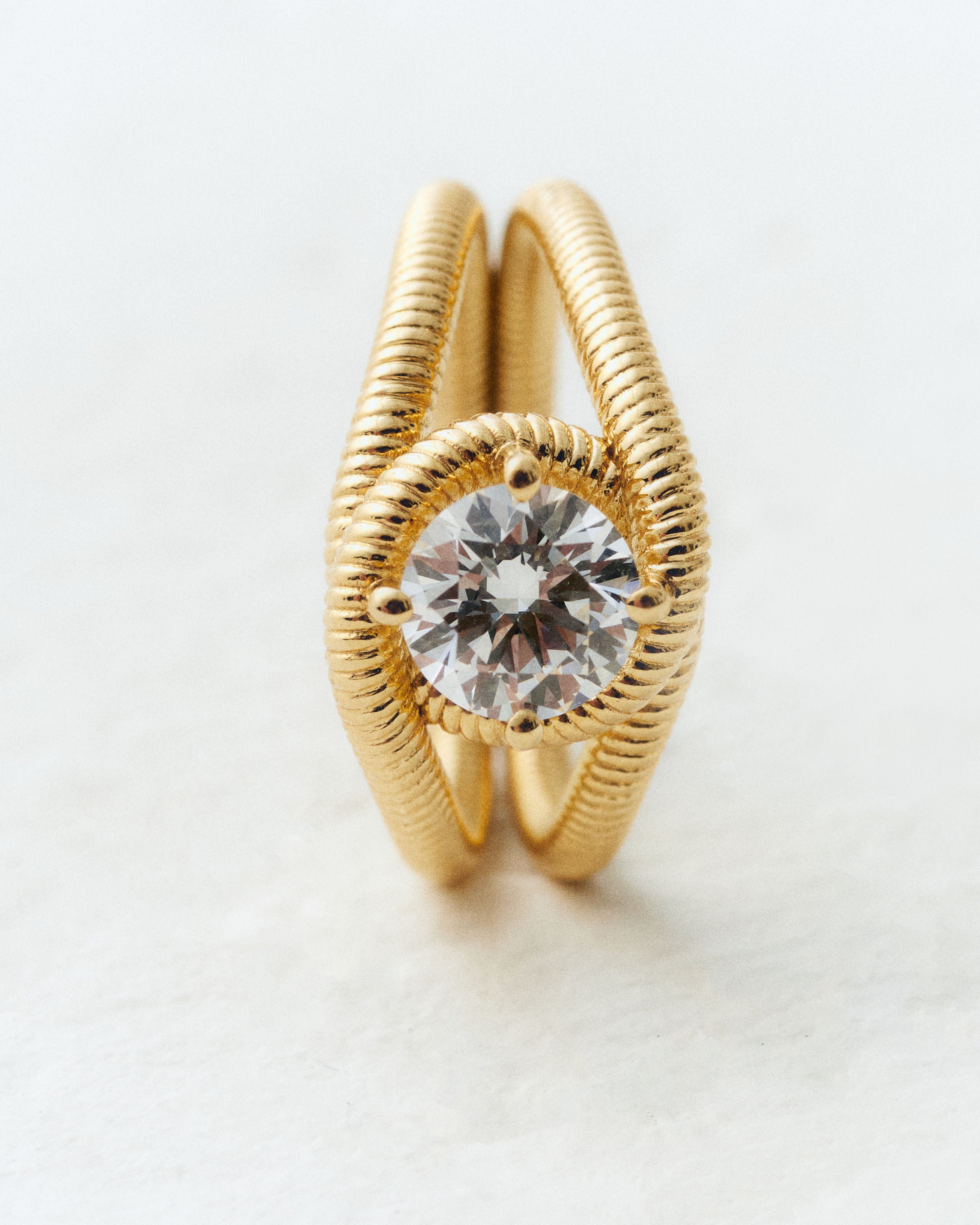 Anillo Hug solitario
