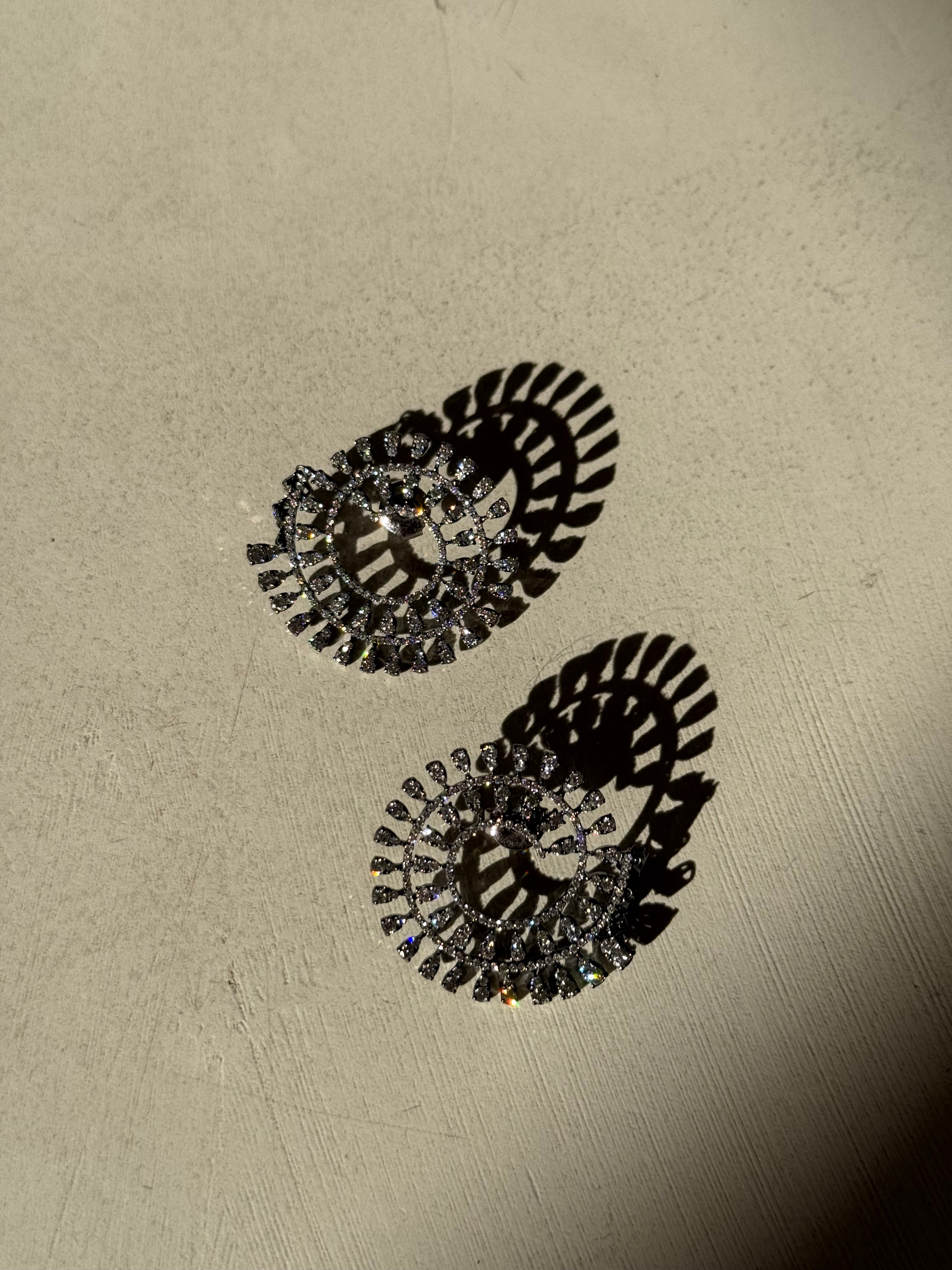Caracola black earrings