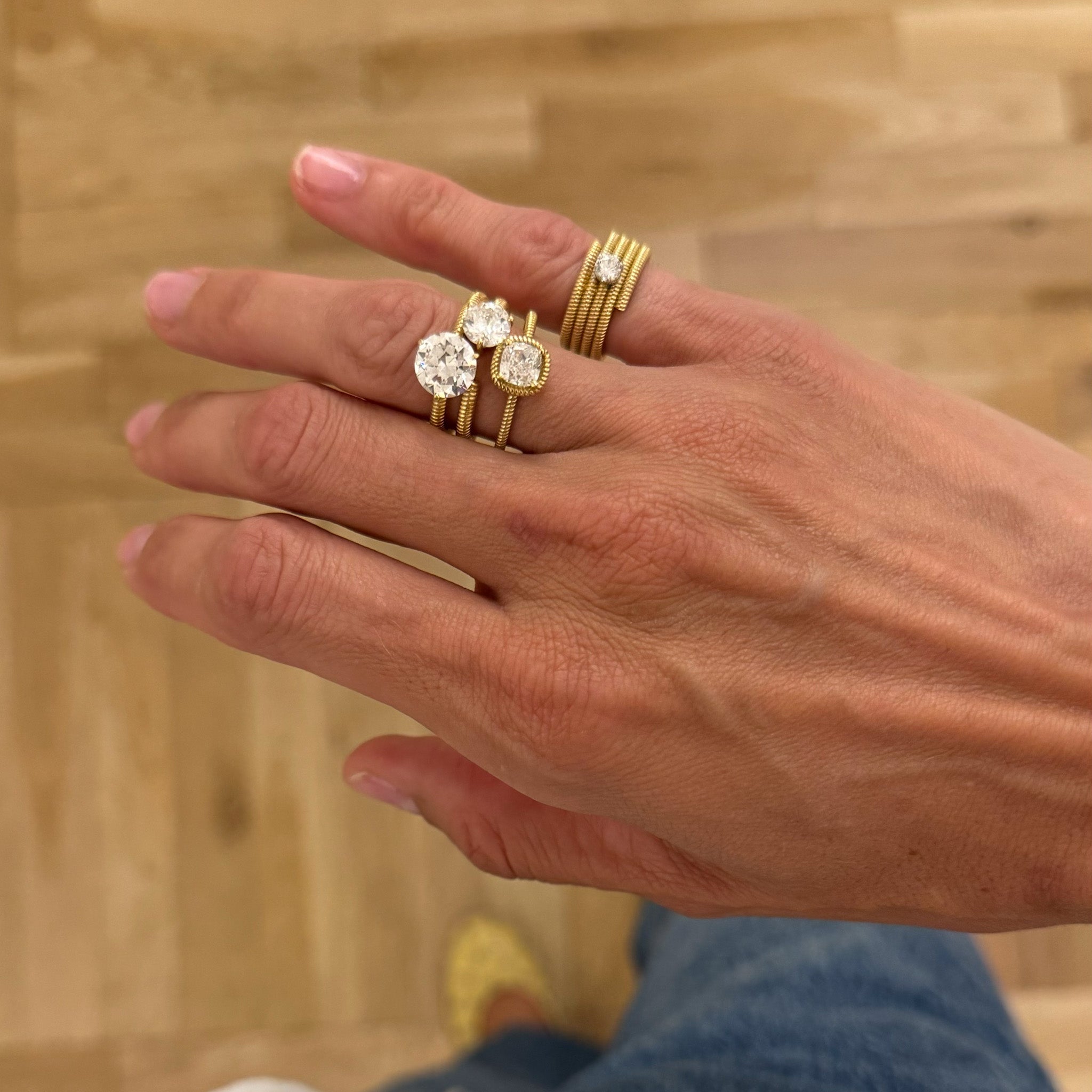 Anillo Mia solitario cushion