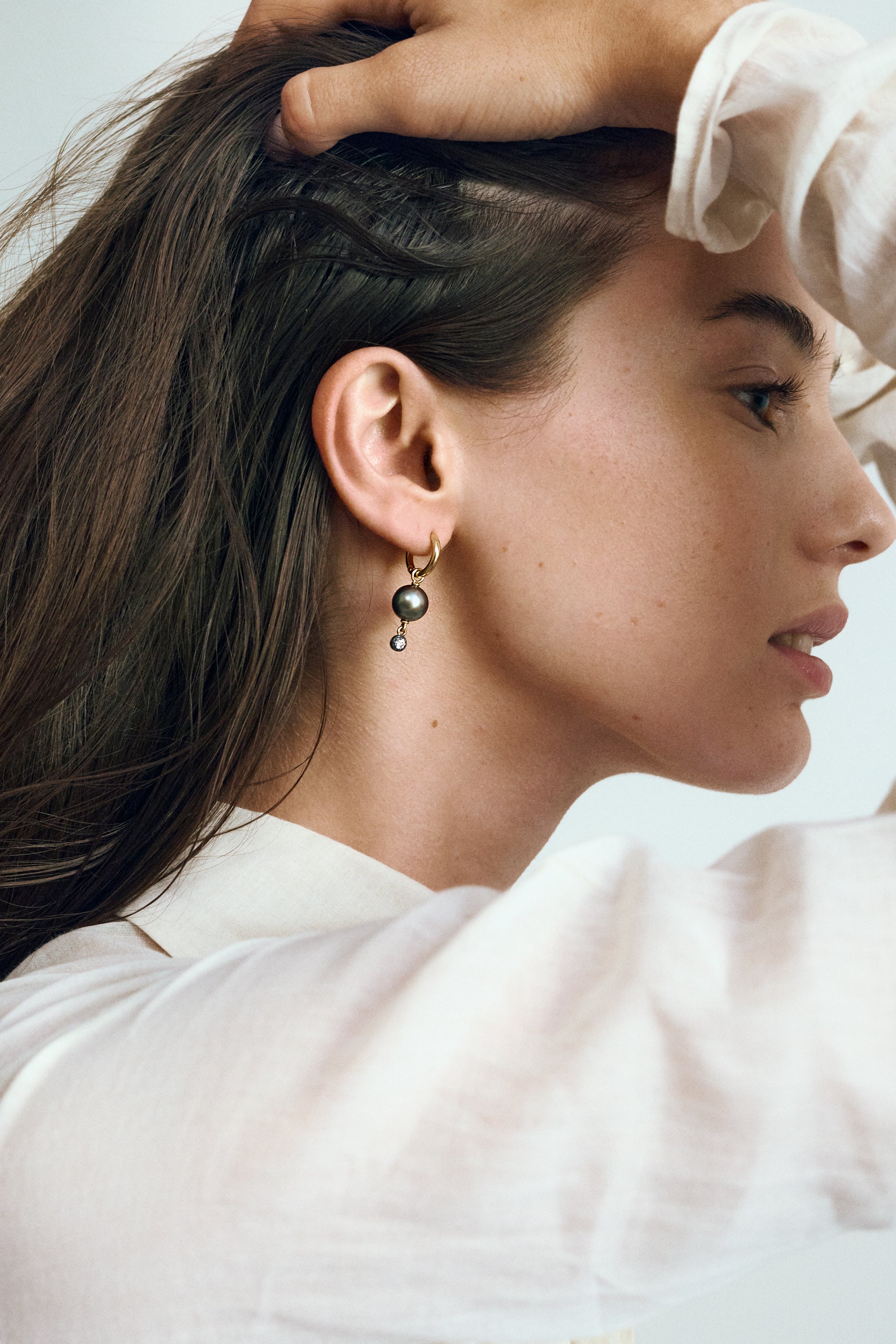 Grey pearls & diamonds hoop earrings