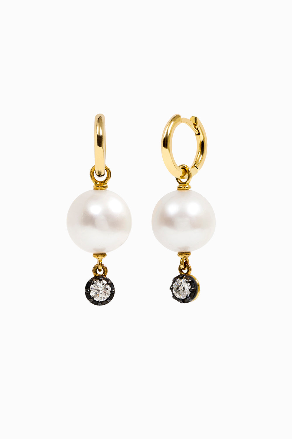 Pearls and diamonds hoop earrings