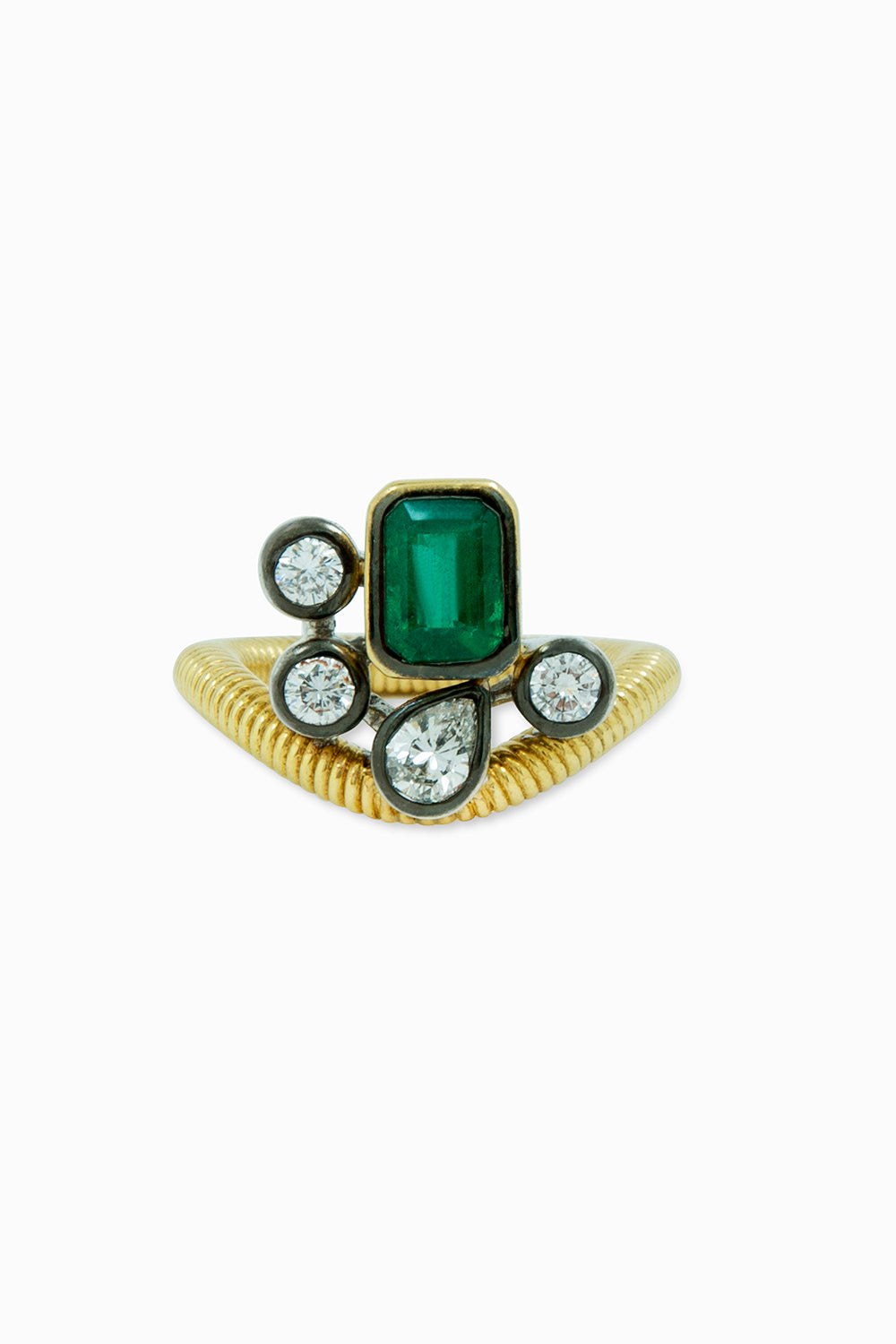 Emerald 4 diamonds ring