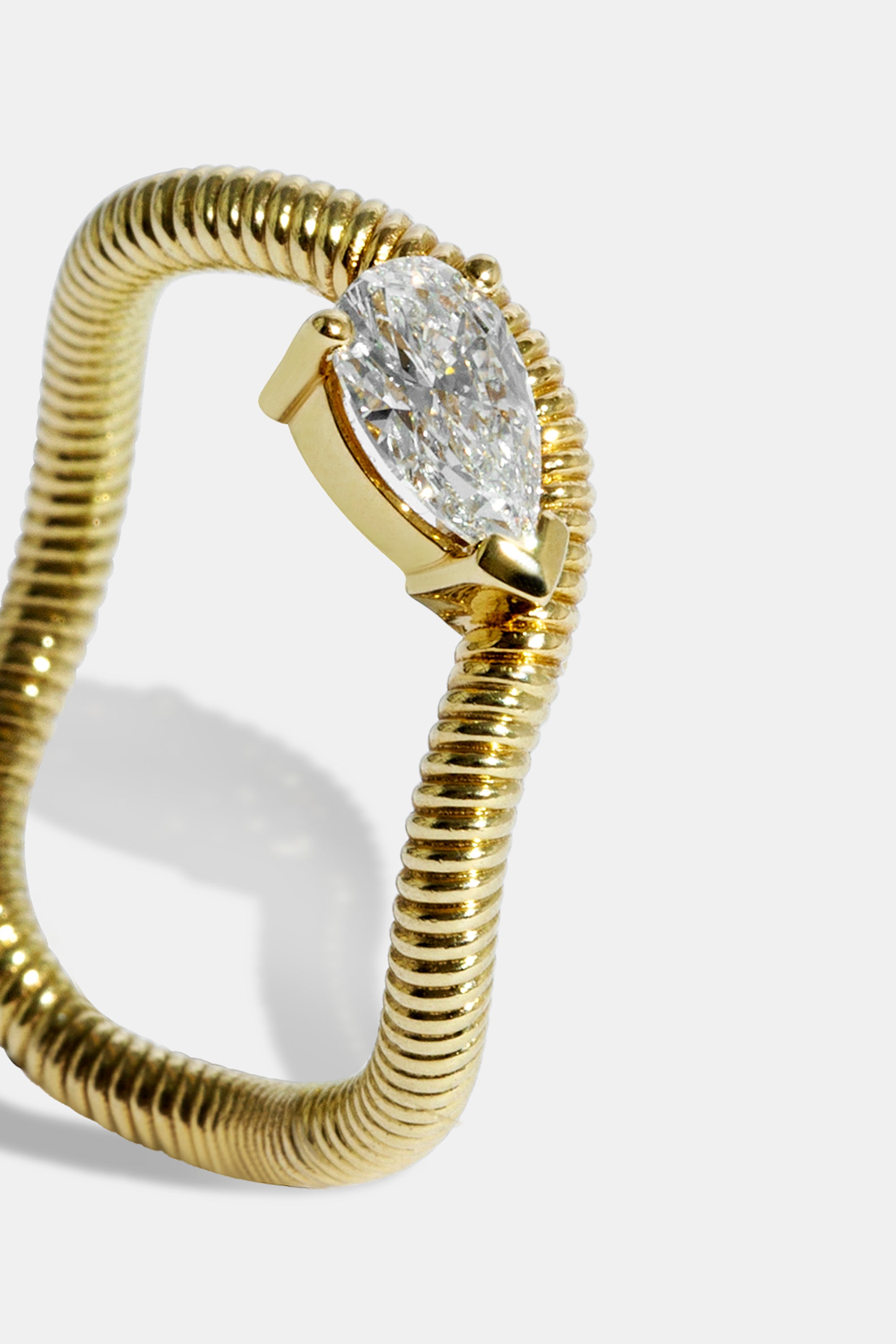 Cabo waves ring pear