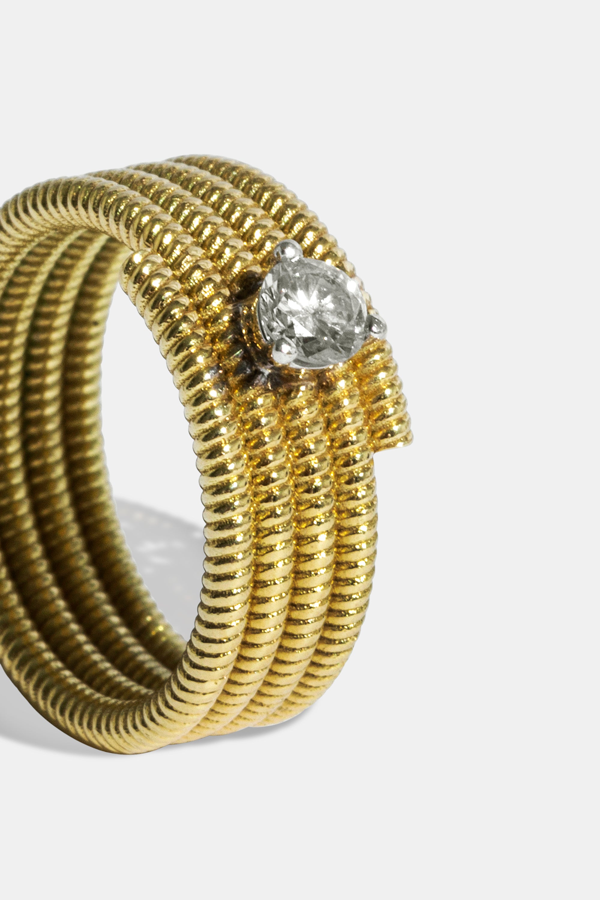 Cabo twist diamond pinky ring