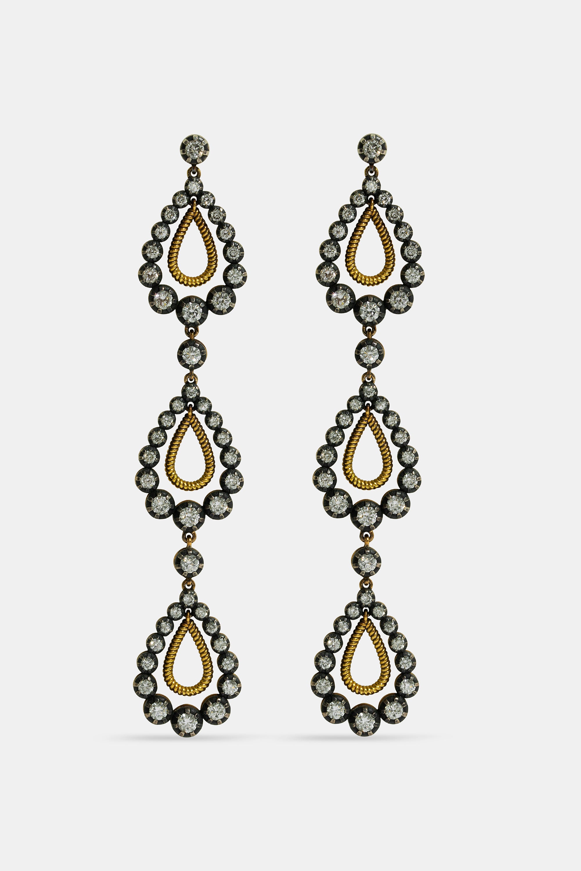 Gotas long earrings