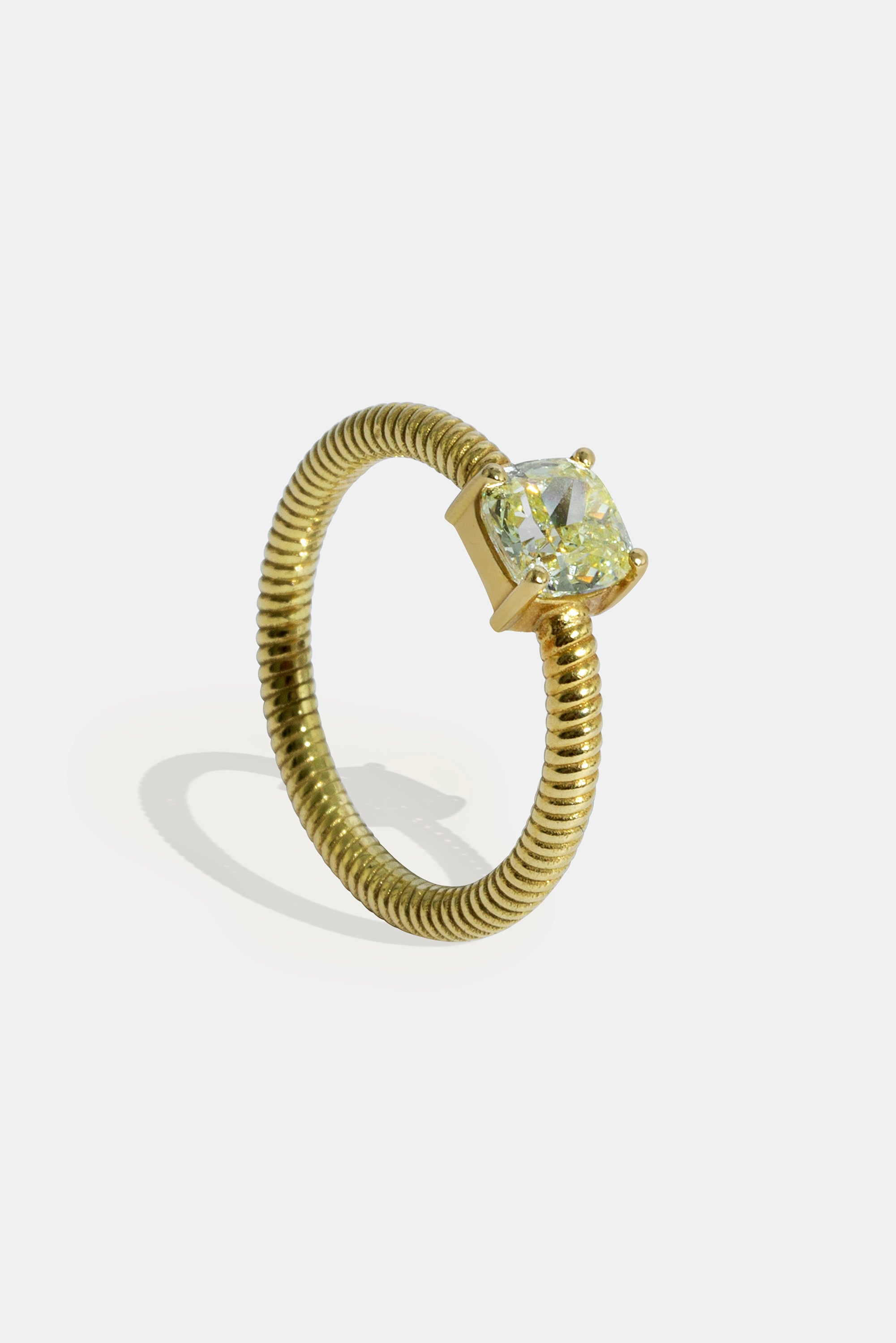 Anillo Cabo cushion amarillo