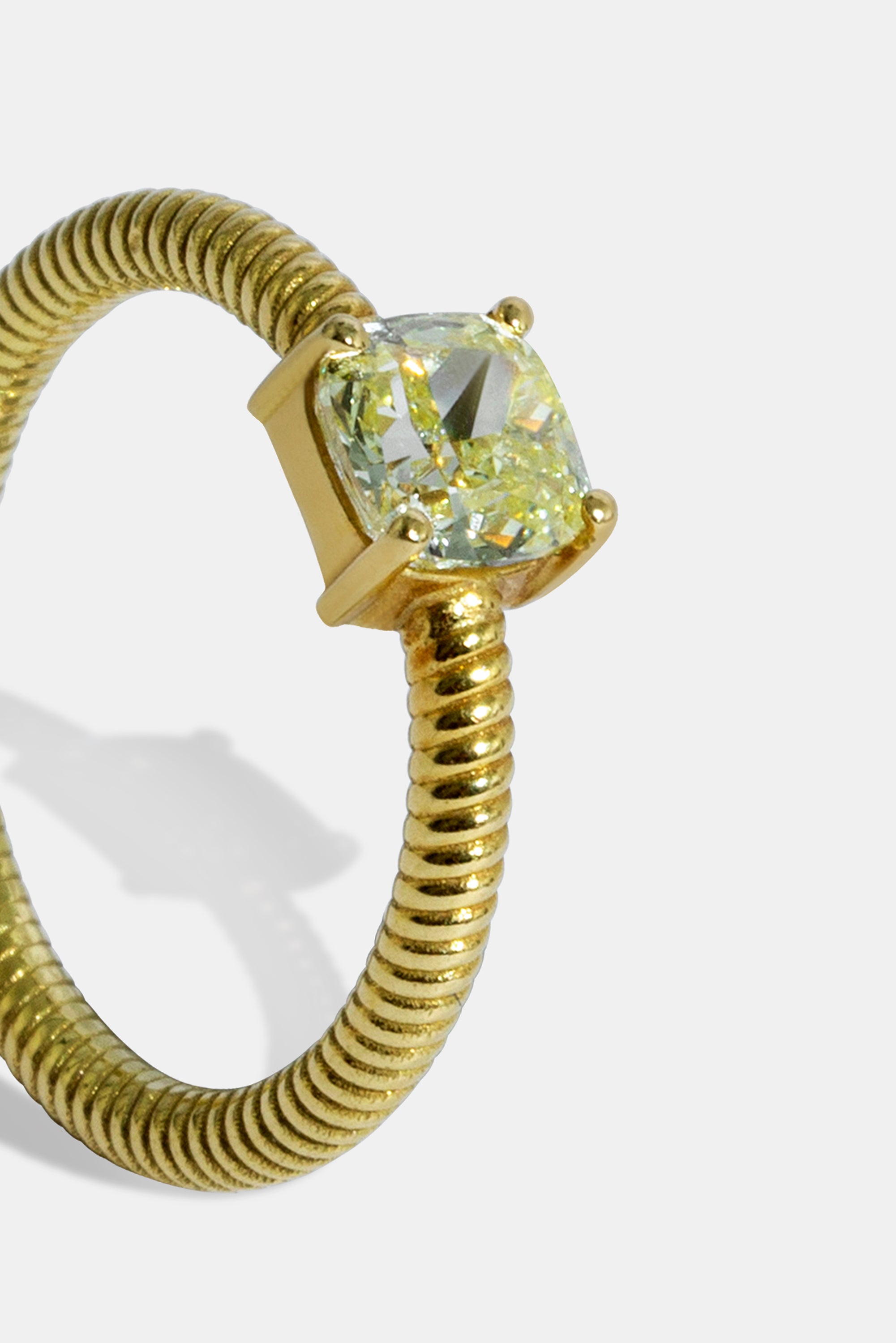 Anillo Cabo cushion amarillo