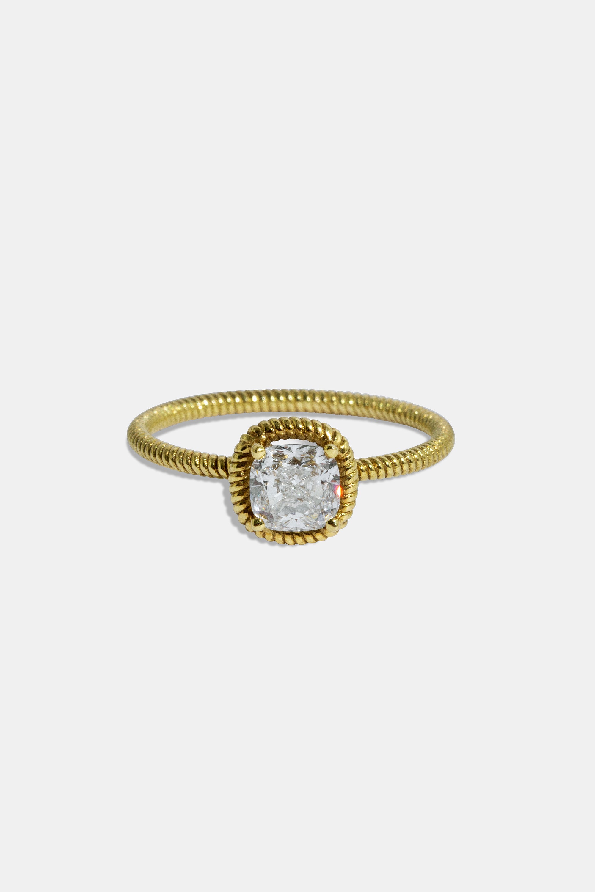 Anillo Mia solitario cushion