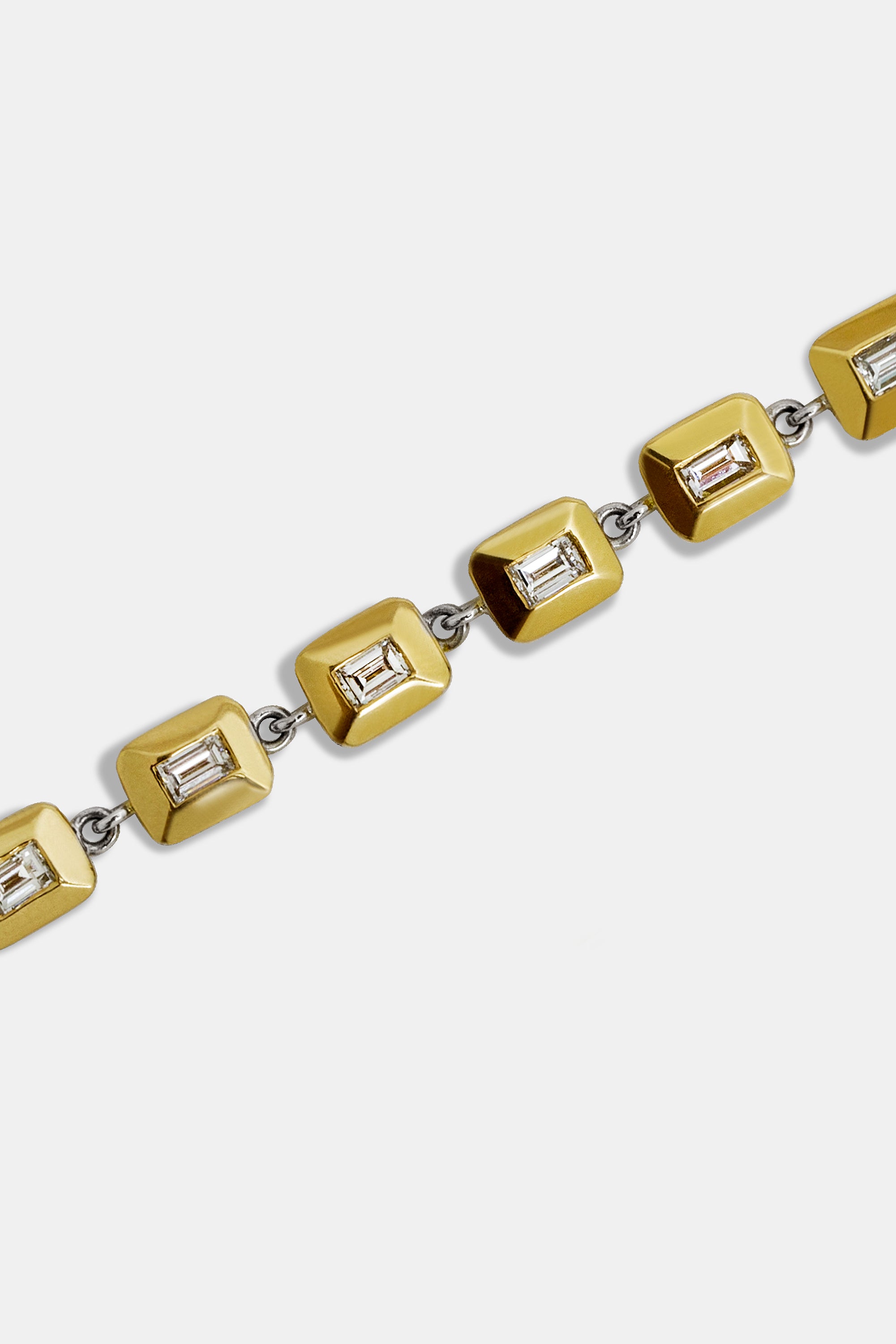 Pulsera con diamantes talla esmeralda