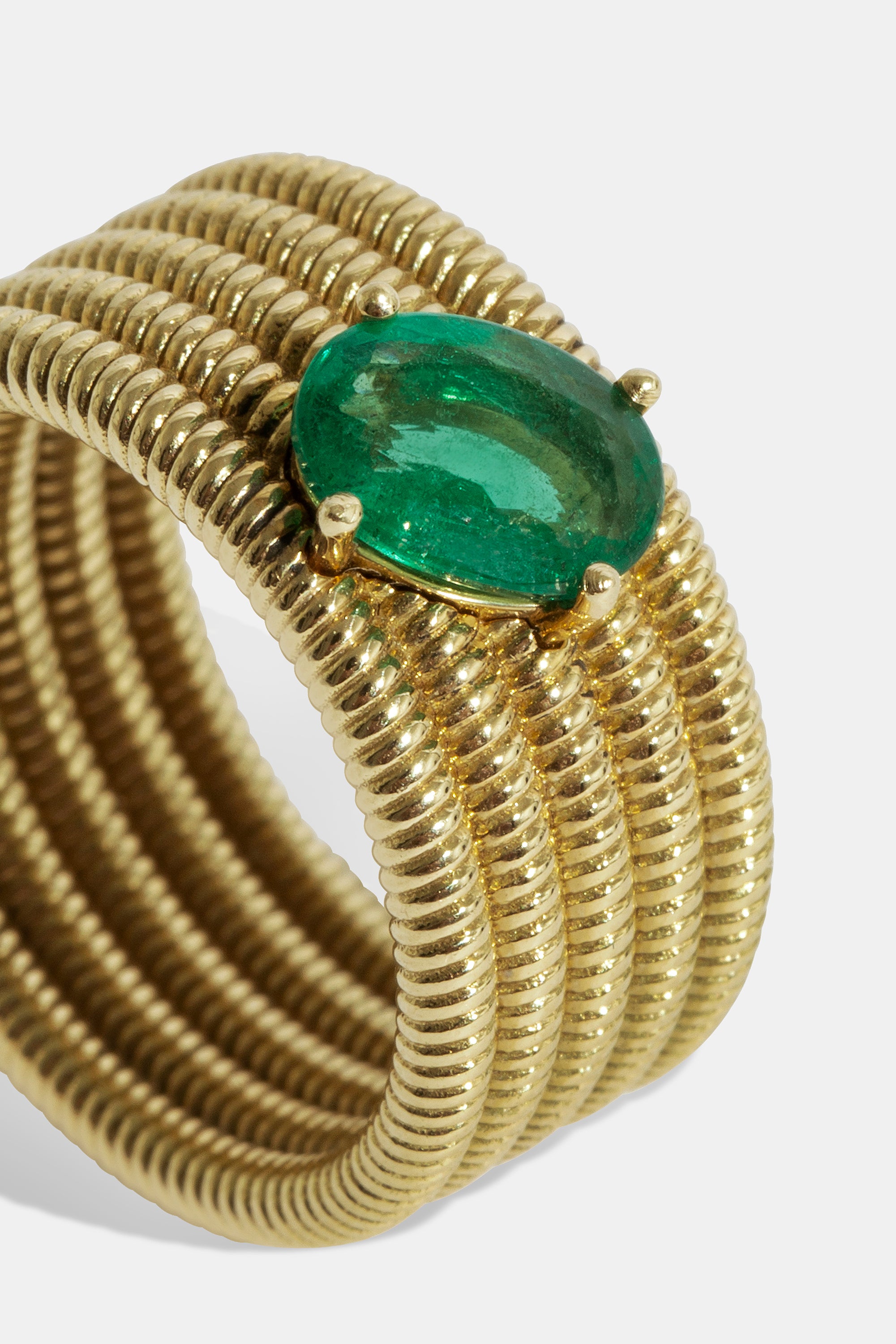 Anillo de esmeralda trenzada de Cabo