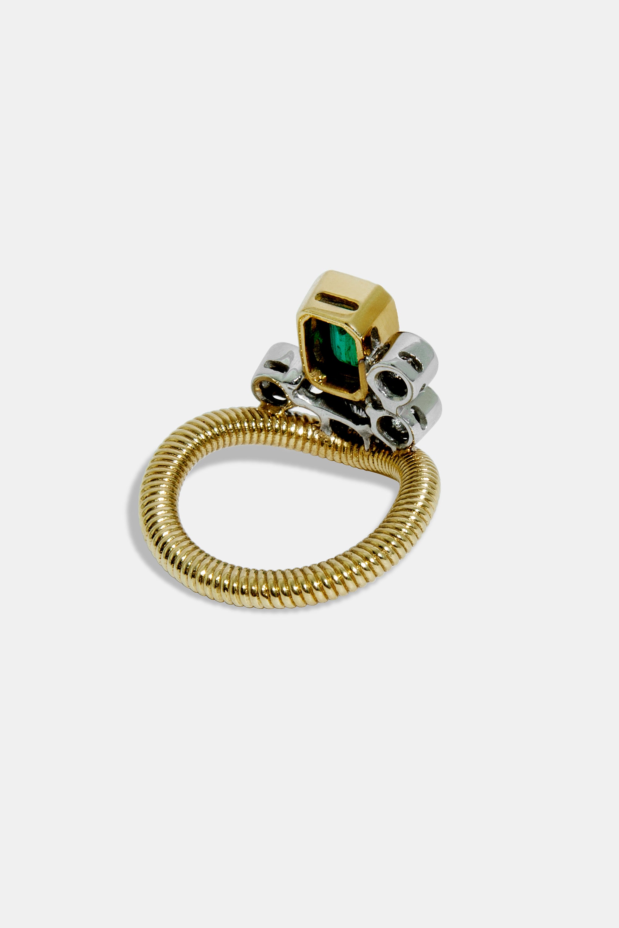 Ola emerald ring with four diamonds