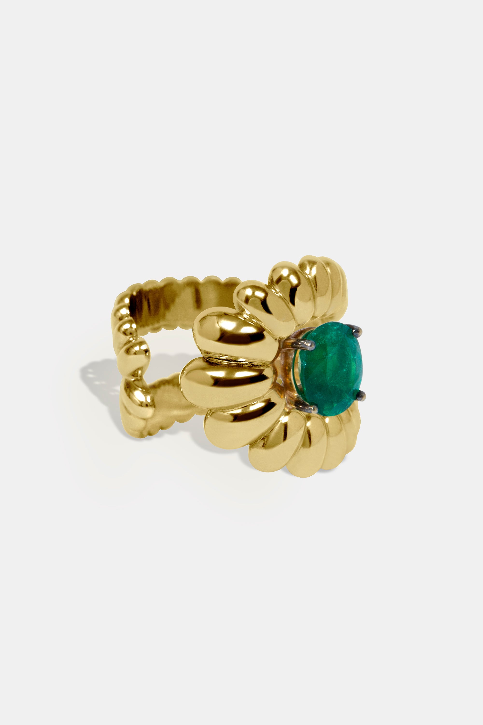 Spiral ring emerald