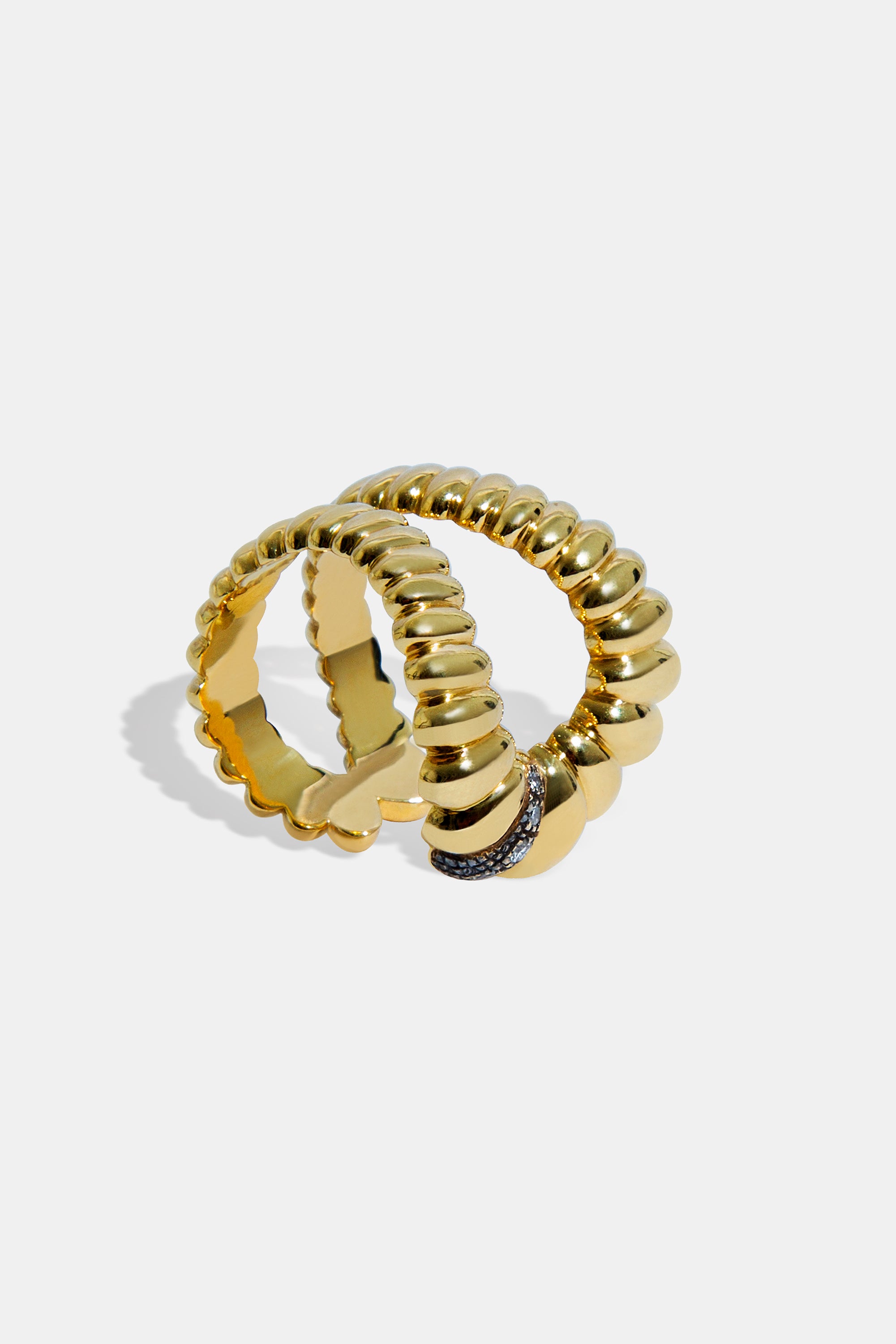 Spiral ring with diamonds