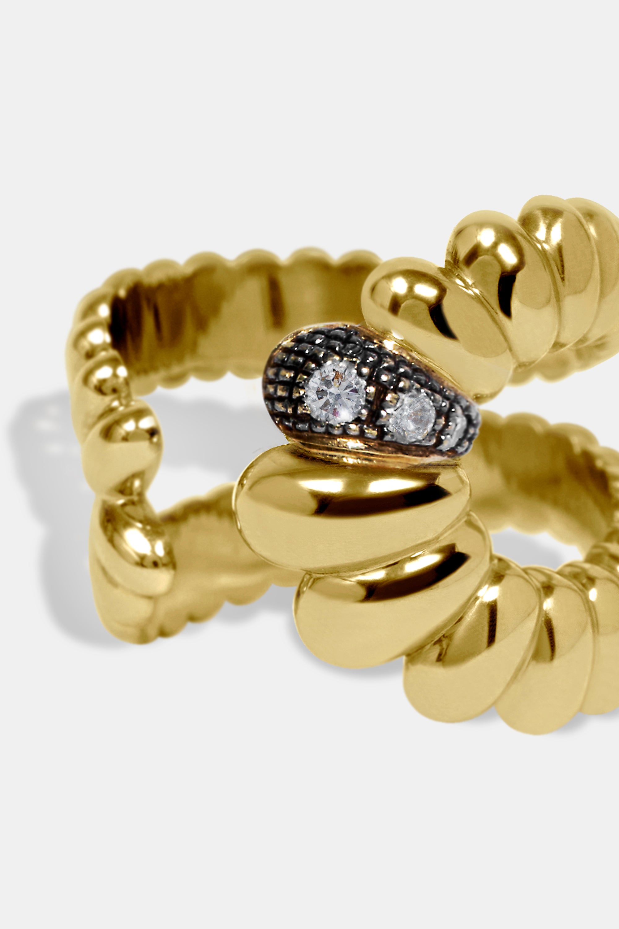 Spiral ring with diamonds