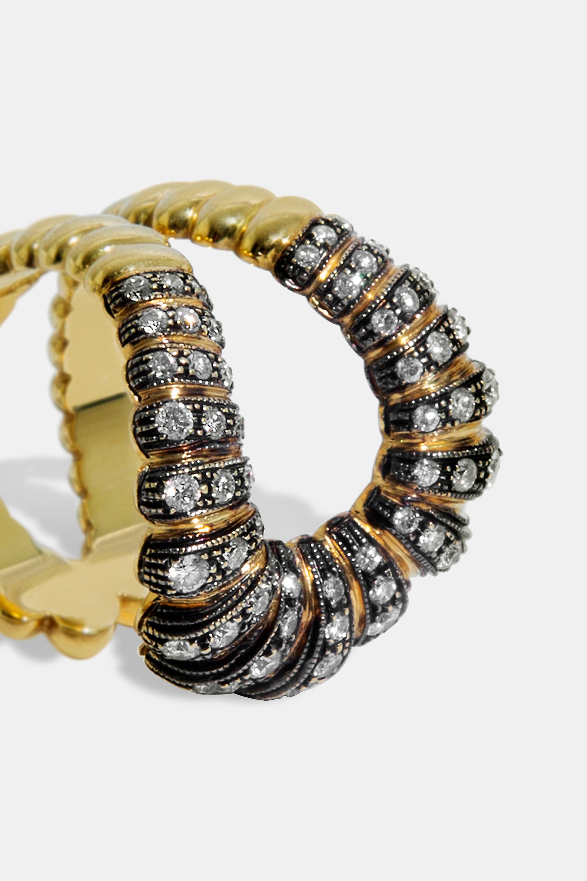 Spiral pinky ring black rhodium & diamonds