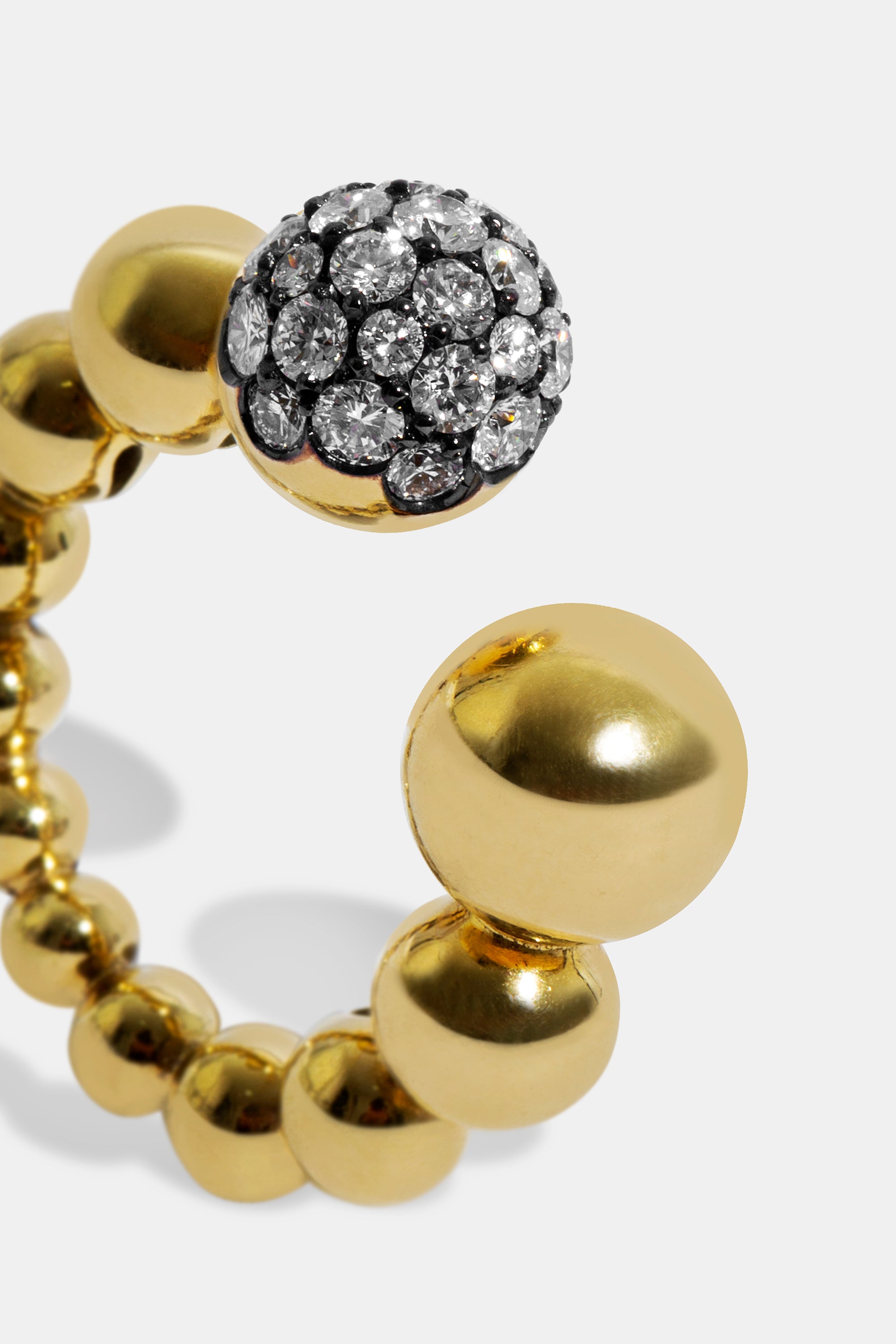 Bubble with diamonds ring